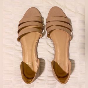 Super cute sandals size 10!